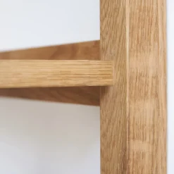 Akeru II væghylde 2H, FSC-certificeret egetræ