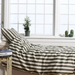 Blok strib sengetøj 140x220 cm oliven/sand
