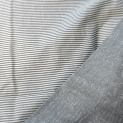 Mini strib sengetøj 140x200 cm lys grå