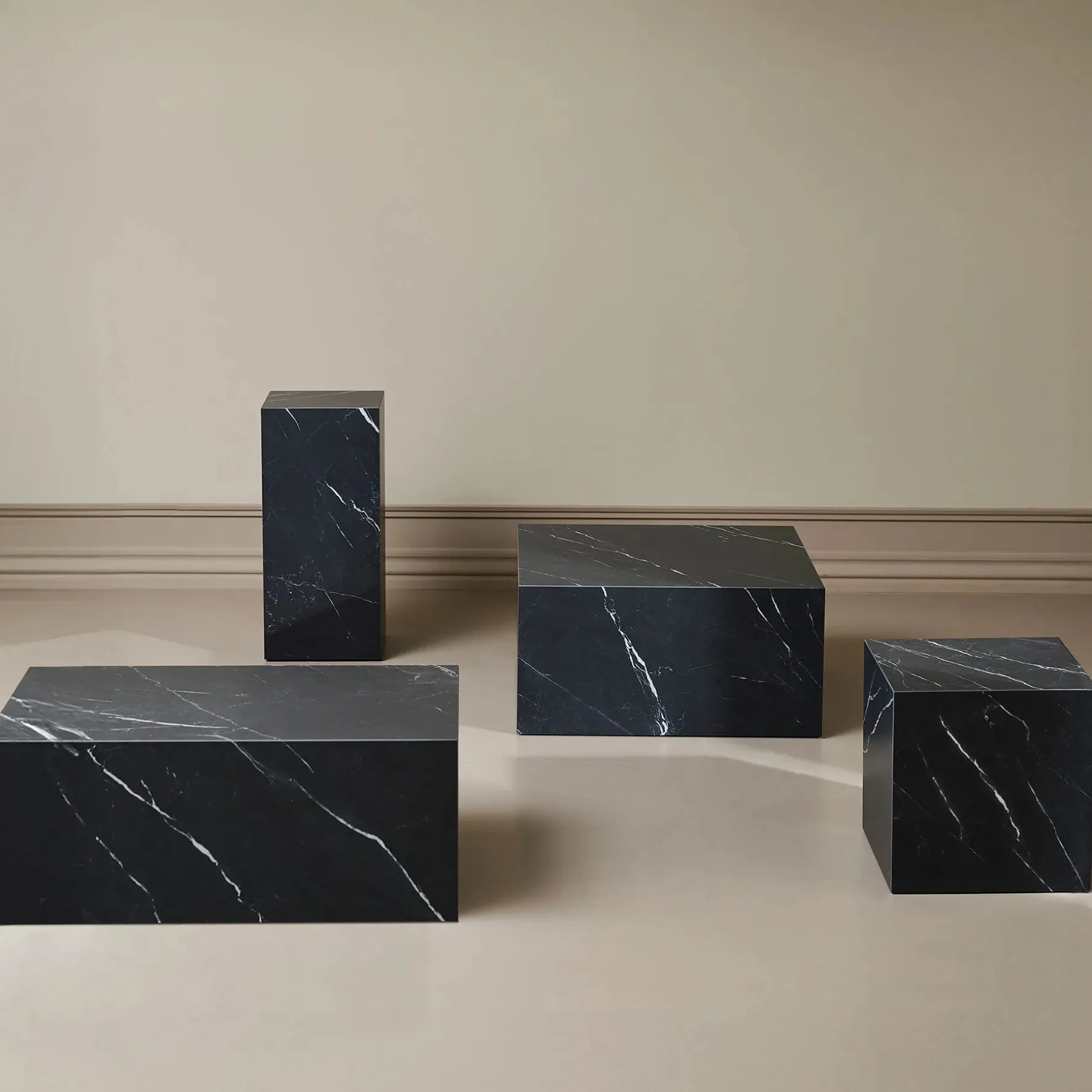 Montes podium H65 cm