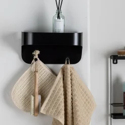 Neat opbevaringshylde m. knage