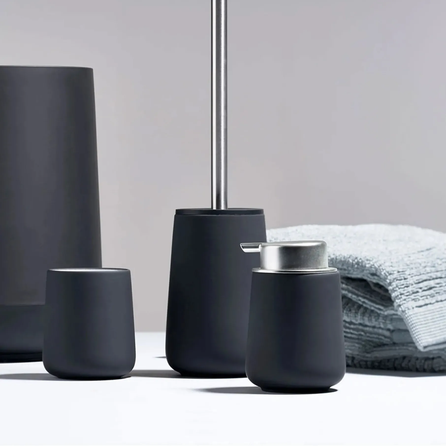 Nova tandbørstekrus black