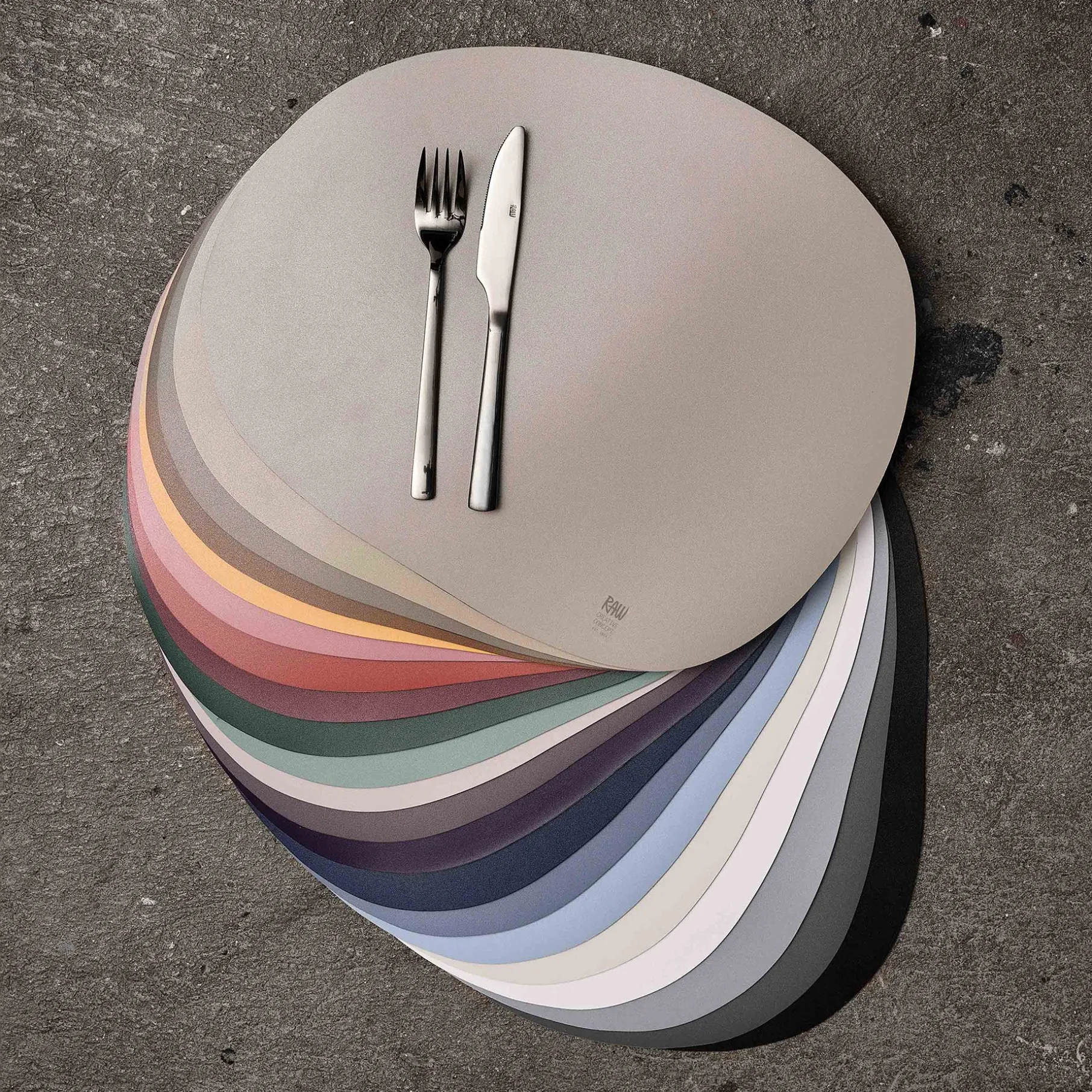 RAW dækkeserviet soft surface light grey