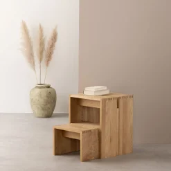 Rei sidebord/trappestige