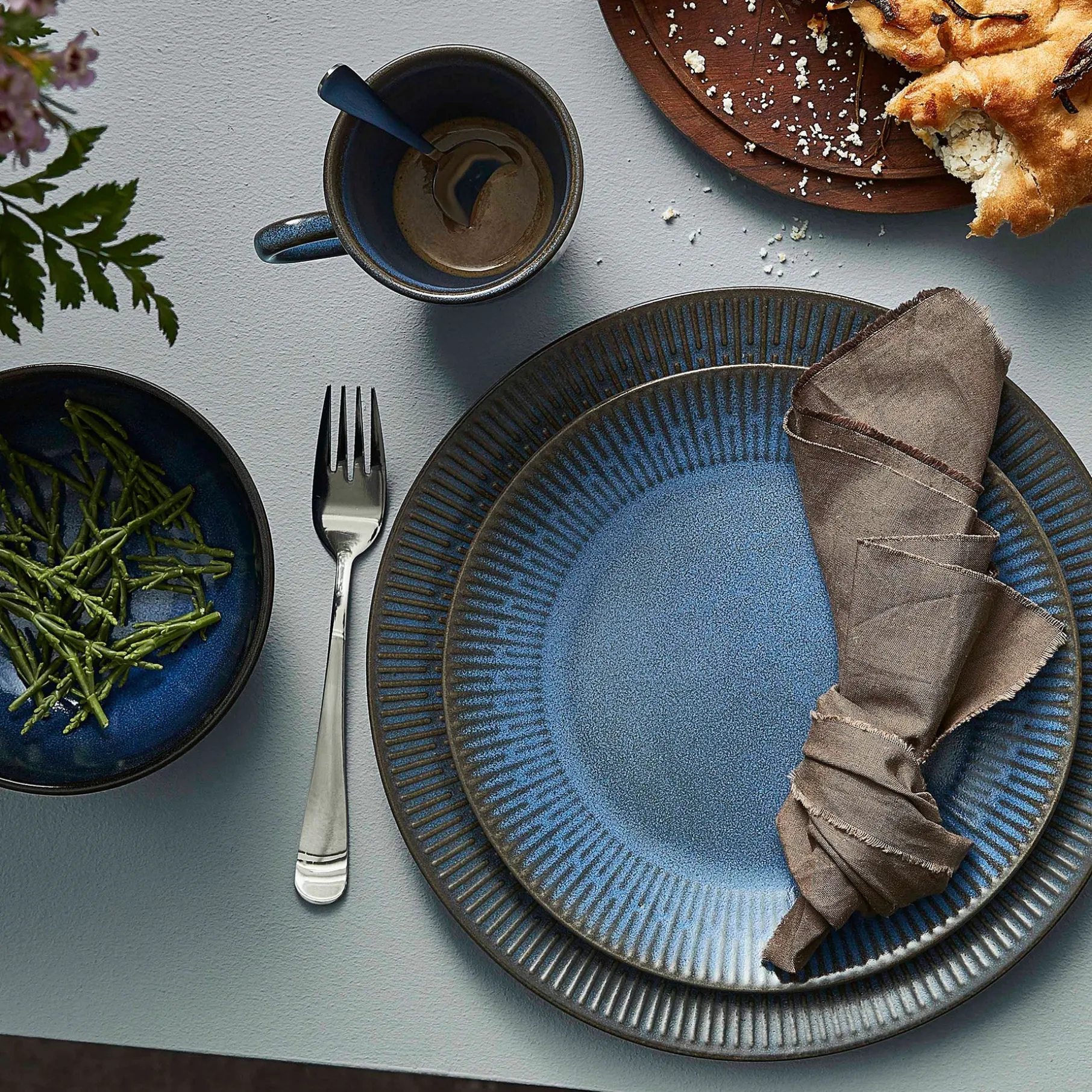 Relief middagstallerken Ø27 cm stentøj blå