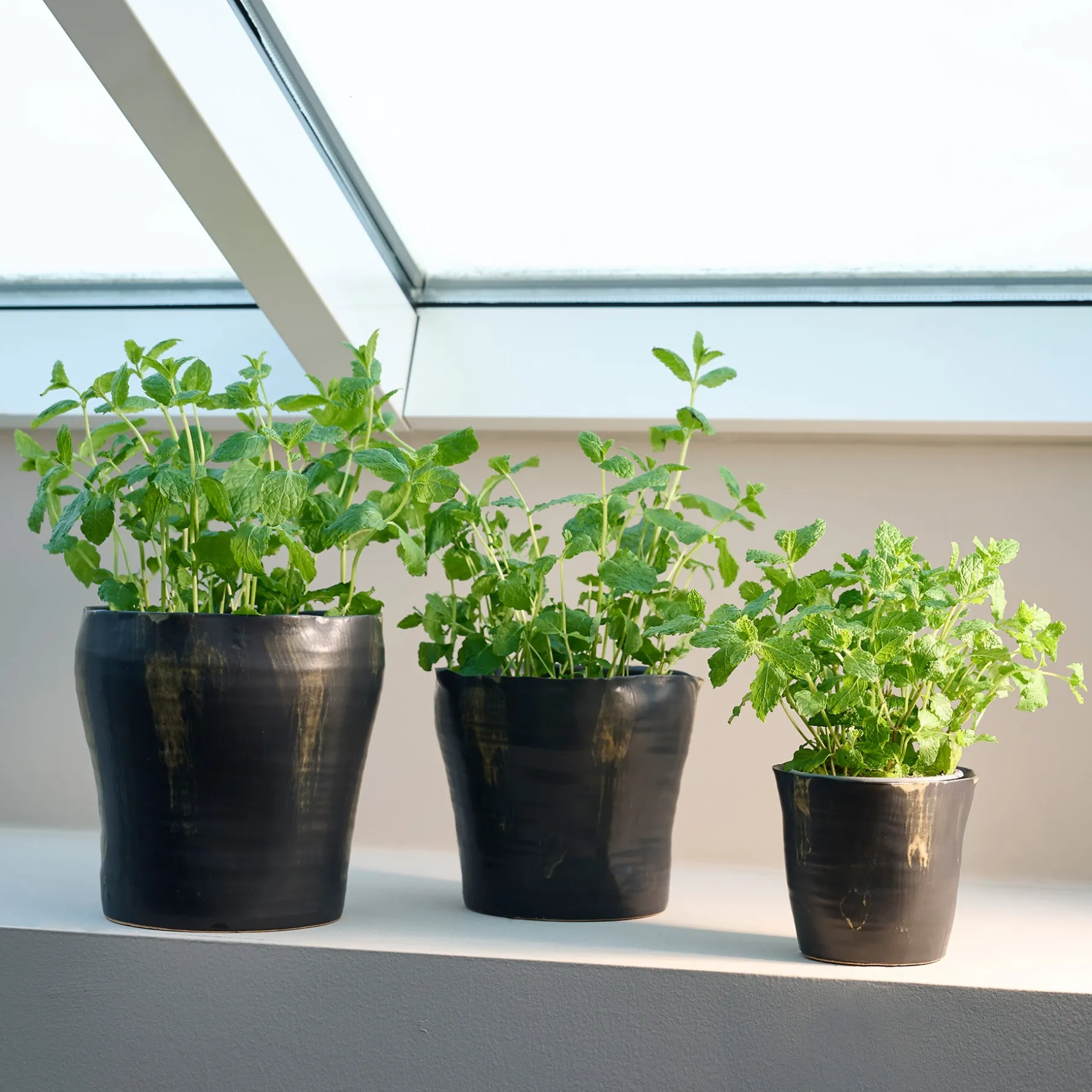 Sculpted urtepotte Ø17 cm