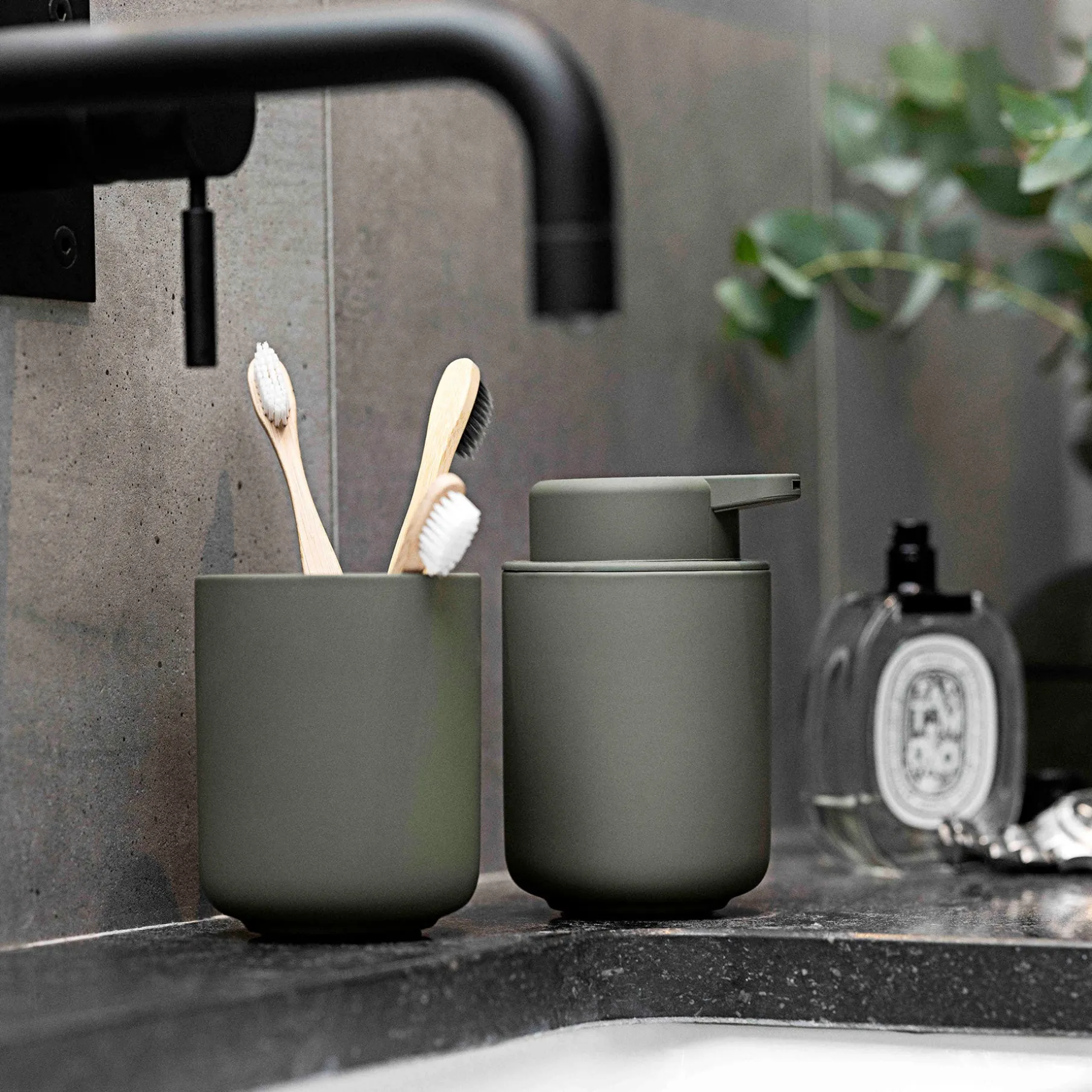 Ume sæbedispenser olive green