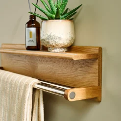 Wood II håndklædeholder i FSC certificeret egetræ, L75 cm